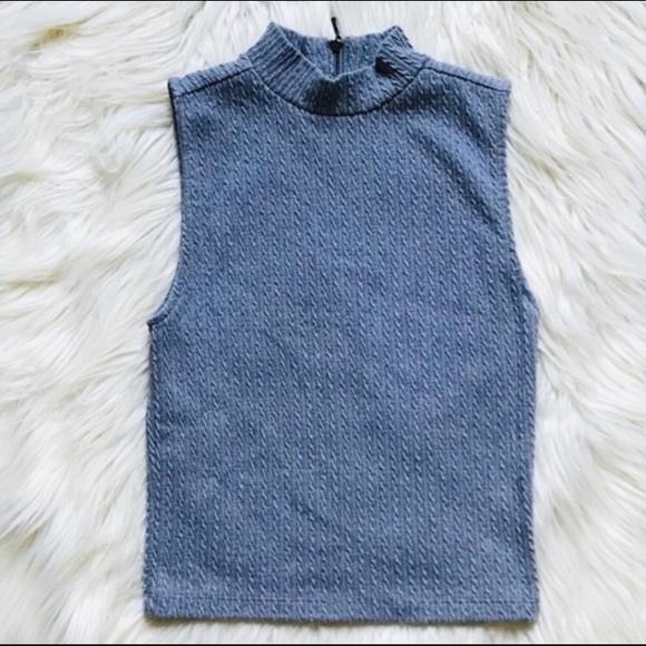 Matelasse Knit Sleeveless Turtleneck Slim Fit Top - Picture 5 of 8